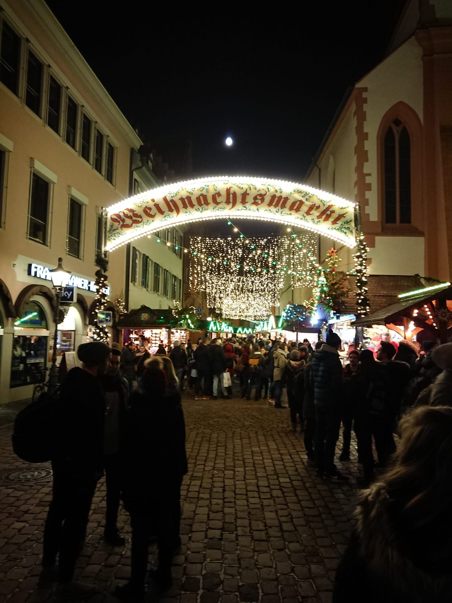 Der Weihnachtsmarkt in der Freiburger Innenstadt ist wieder geöffnet